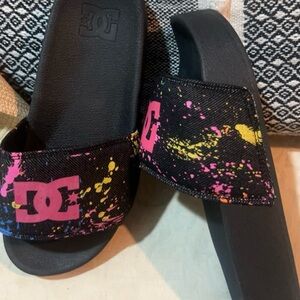DG splitter Paint slip on sandals